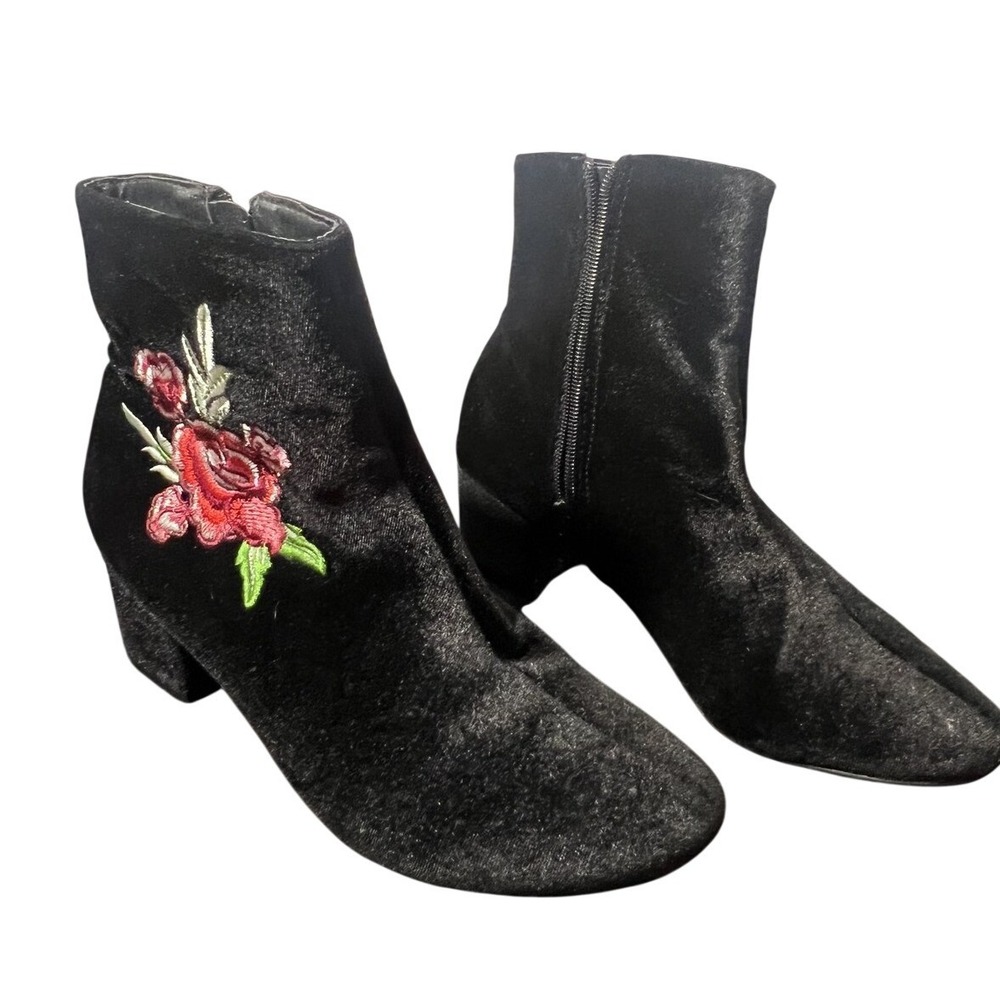 Women's Black Velvet Ankle‎ Boots with Embroidered Roses US 9 Block Heel Zipper